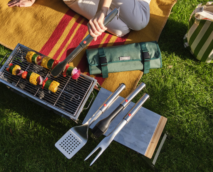 GrillOut BBQ Turner with retractable head