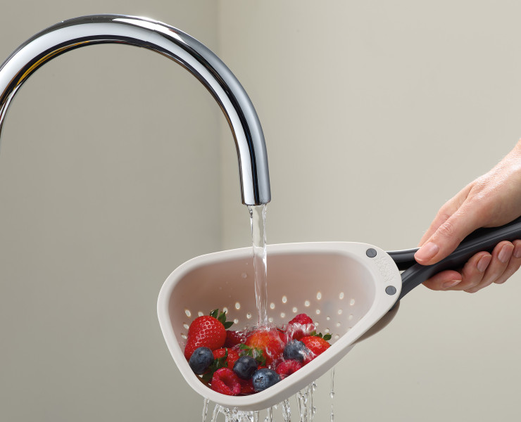 Droplet Mini Compact Colander with folding handles