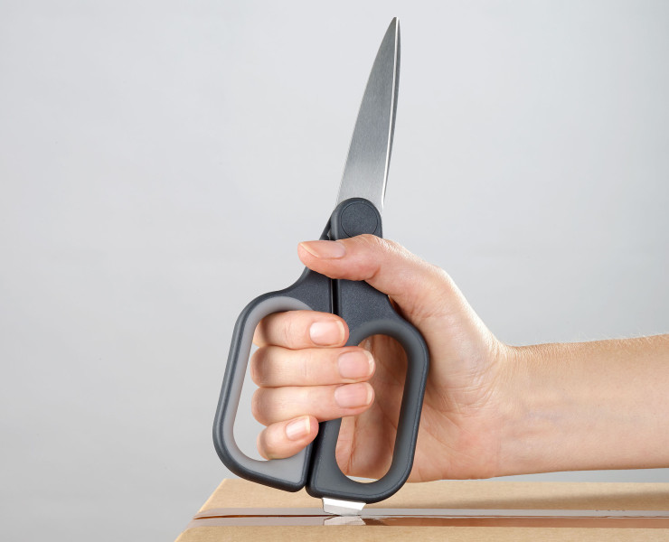 PlusCut Scissors with integrated box cutter